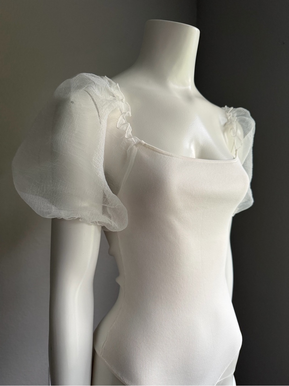 ASTR The Label Darling Ivory Sheer Puff Sleeve Bodysuit Small Coquette - Picture 3 of 10